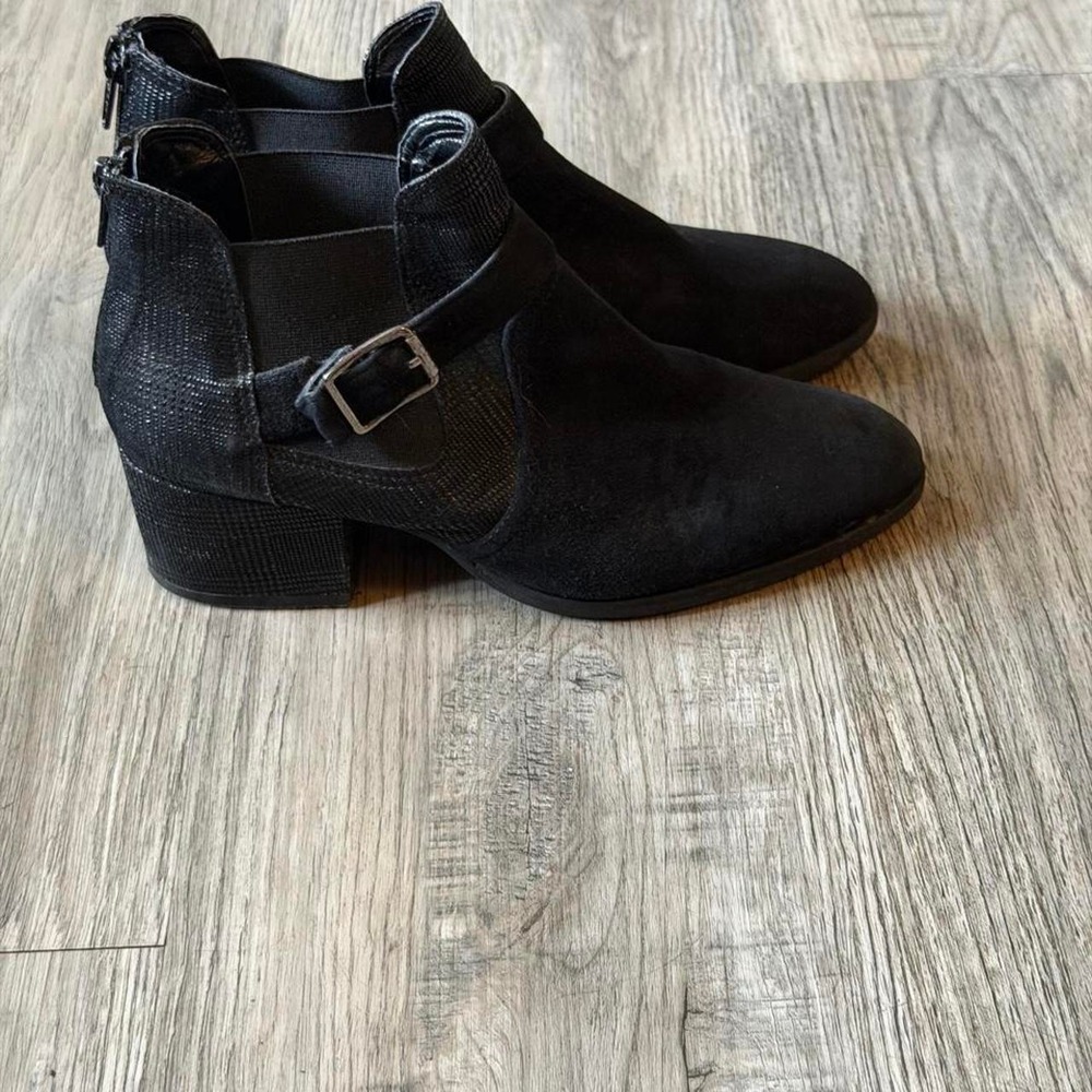 Sesto Meucci Black Suede Buckle Ankle Boots Made in Italy Size 6.5 M